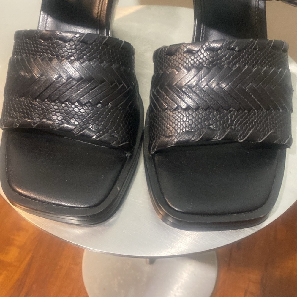 NWT VINCE CAMUTO WOMEN’S SURALYN SANDALS - Picture 3 of 12